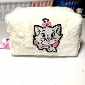 Disney themed makeup bags! 💛 All characters and colors in pics!